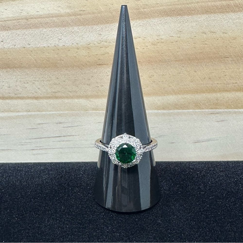 Sterling silver emerald style ring 925